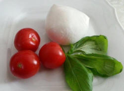 Tomaten, Mozzarella, Basilikum